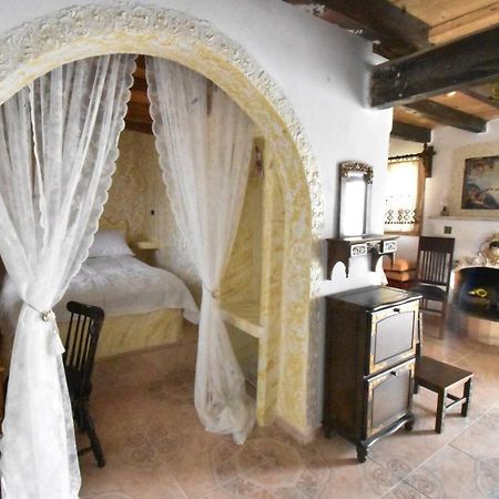 Lakena Traditional House Menetai Bagian luar foto