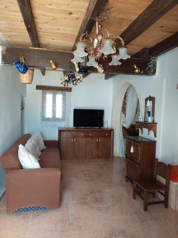 Lakena Traditional House Menetai Bagian luar foto